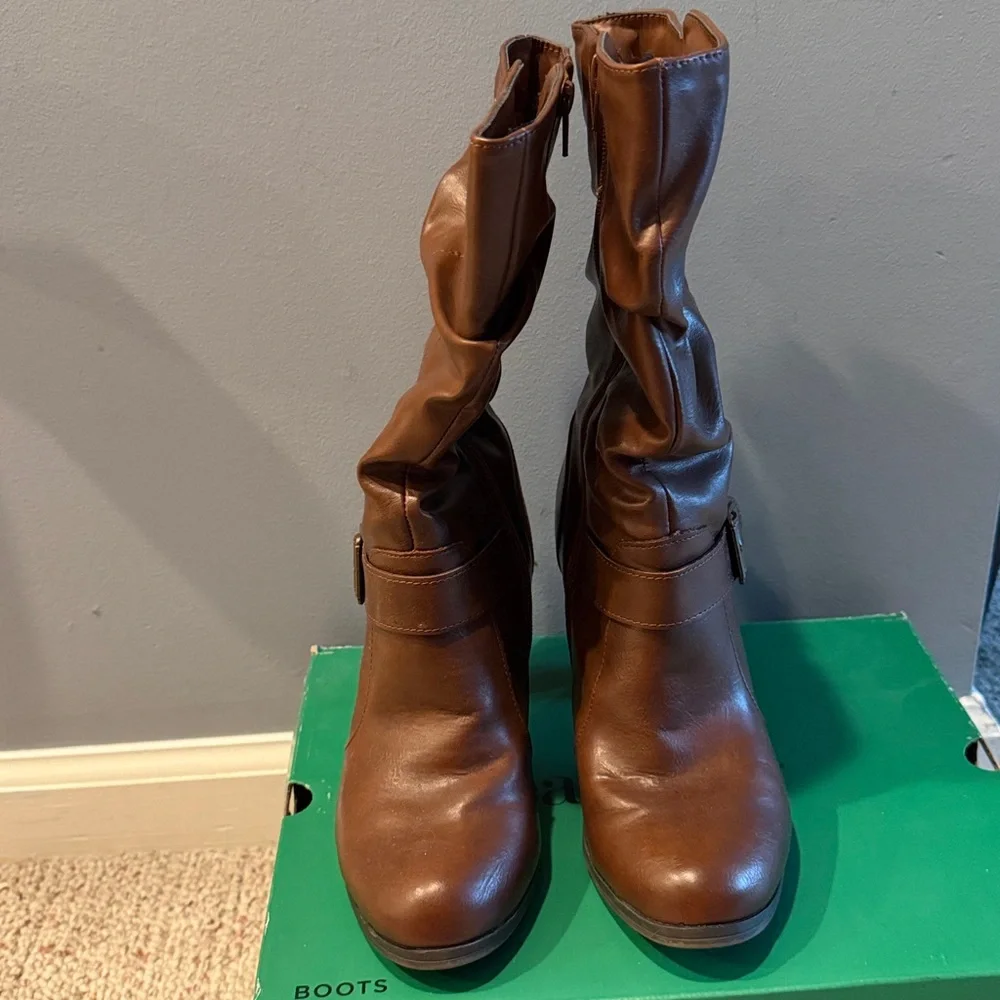 East 5th Women's Tan Slouch Heeled Boots - Picture 3 of 5